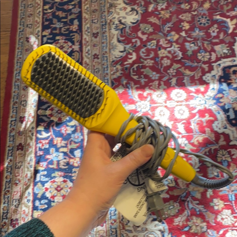 Drybar Brush Crush